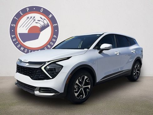 Used 2024 Kia Sportage EX FWD image 2