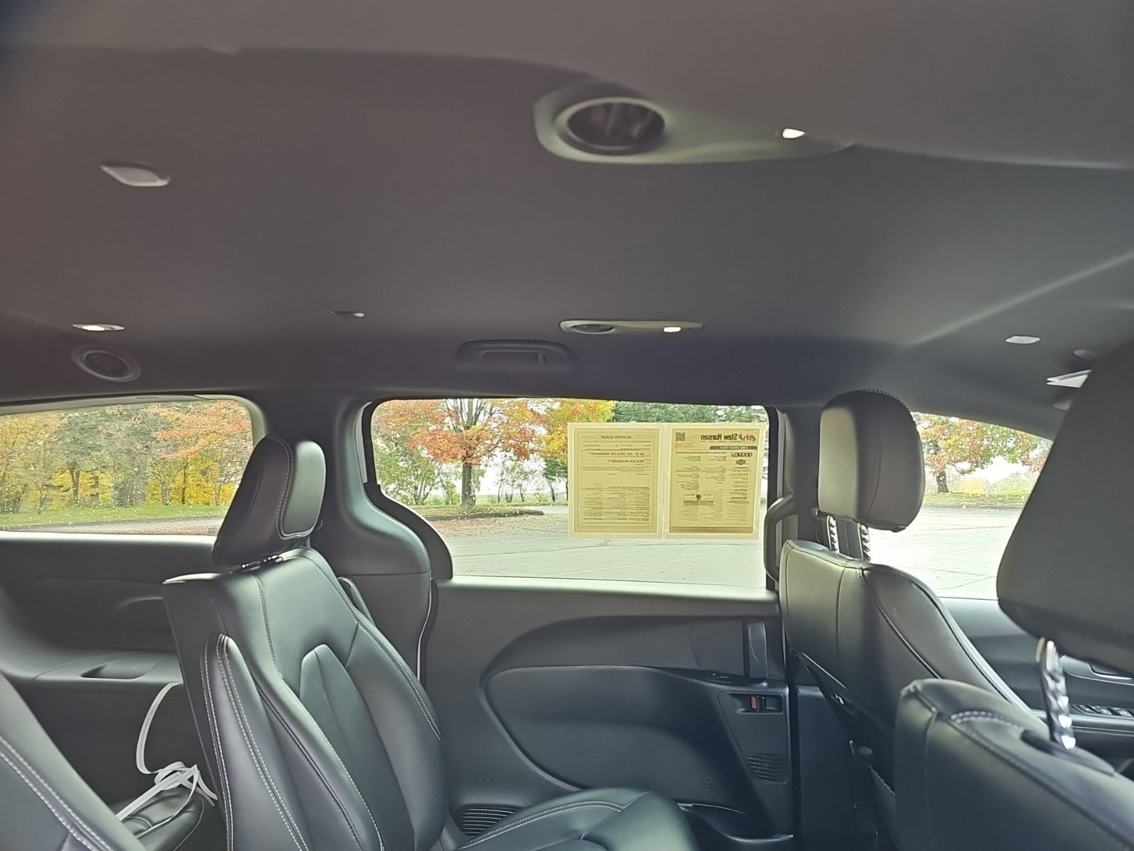 Used 2024 Chrysler Pacifica Limited FWD image 16