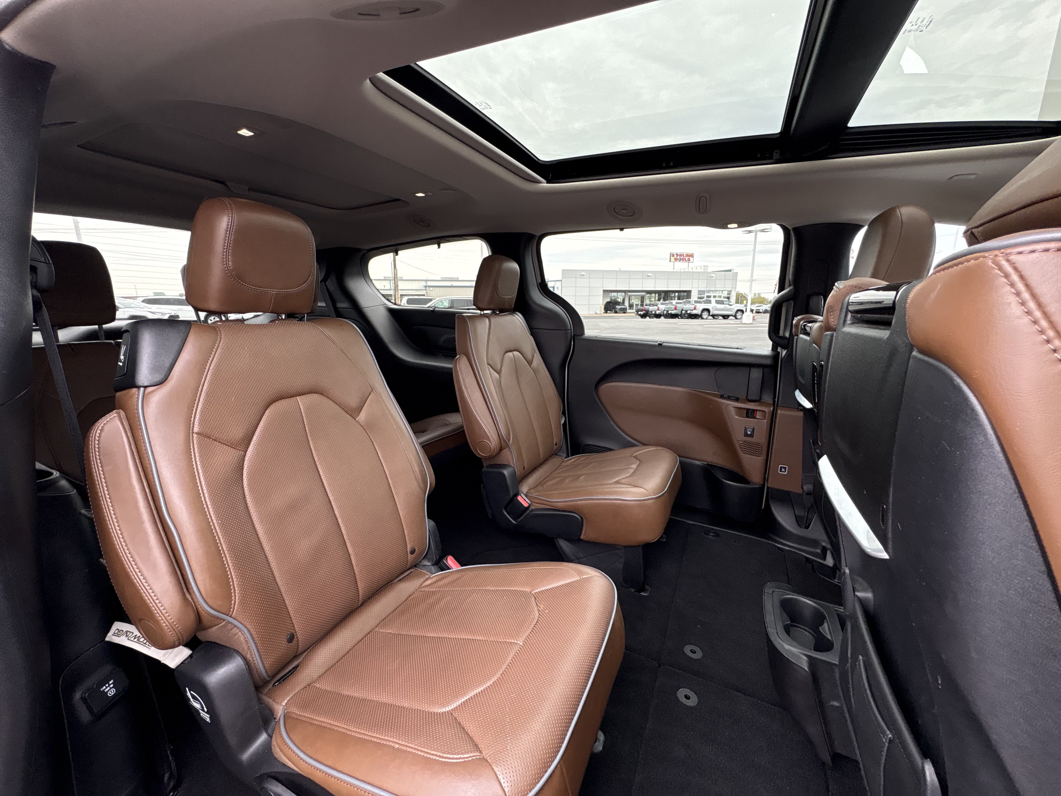Used 2017 Chrysler Pacifica Limited FWD image 15