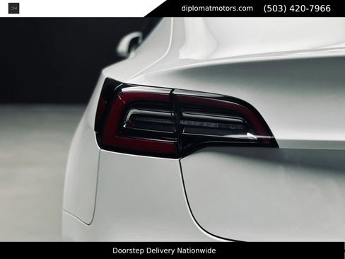 Used 2018 Tesla Model 3 Long Range RWD image 15