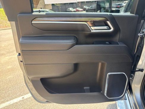 Used 2025 Chevrolet Silverado 2500 LT w/ Convenience Package image 32