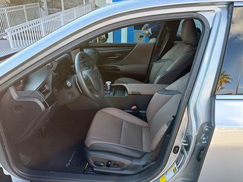 Used 2024 Lexus ES 350 w/ Premium Package image 2