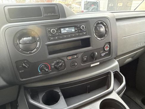 Used 2021 Ford E-350 and Econoline 350 Super Duty image 15