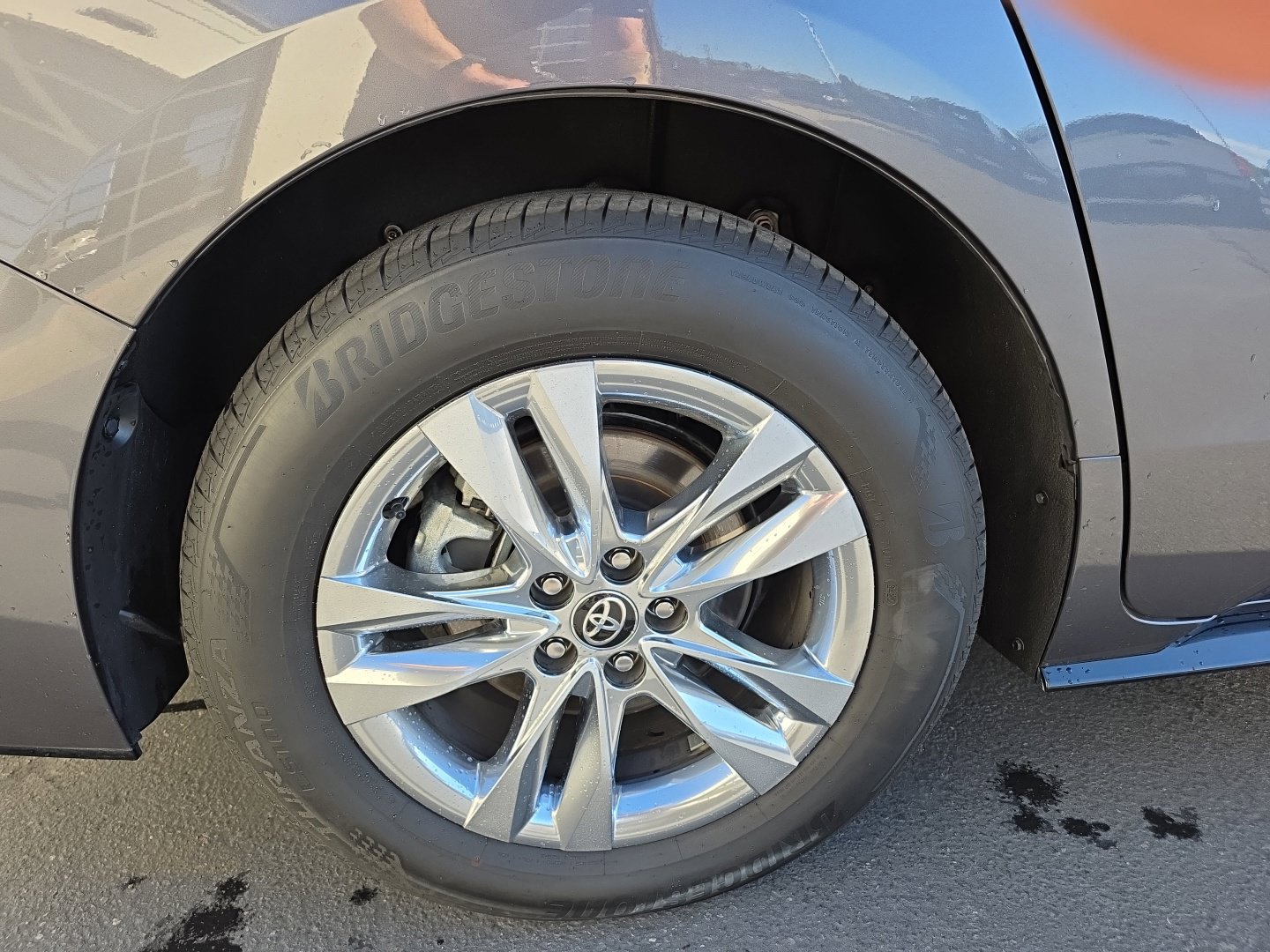 Used 2025 Toyota Sienna Limited AWD/4WD image 33