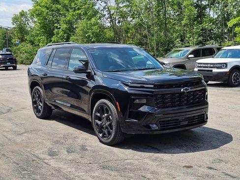 New 2025 Chevrolet Traverse RS w/ LPO, Floor Liner Package image 3