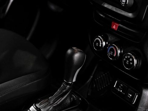 Used 2017 Jeep Renegade Altitude image 28