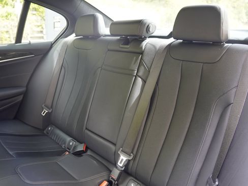 Used 2021 BMW 530i w/ M Sport Package RWD image 27