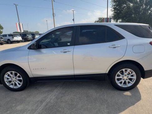 Used 2021 Chevrolet Equinox LS FWD image 5
