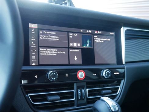 Used 2025 Porsche Macan image 23