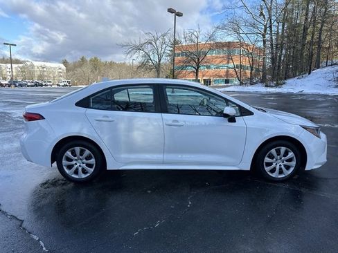 Used 2021 Toyota Corolla LE w/ Carpet Mat Package (TMS) image 4