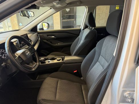 Used 2025 Nissan Rogue SV AWD/4WD image 29