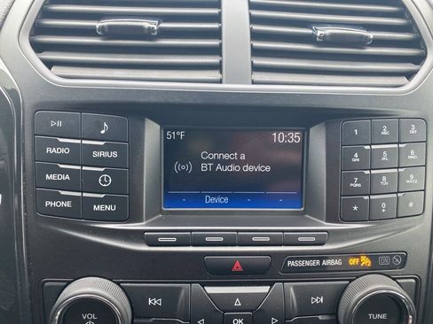 Used 2019 Ford Explorer XLT image 22