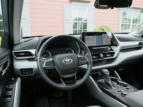 Used 2021 Toyota Highlander Platinum AWD/4WD image 13