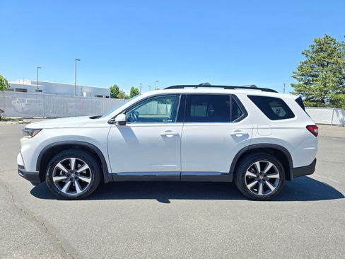 Used 2023 Honda Pilot Touring image 3