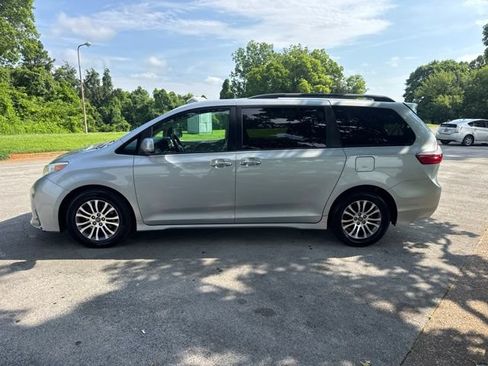 Used 2019 Toyota Sienna XLE FWD image 4