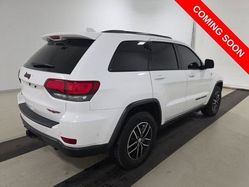 Used 2018 Jeep Grand Cherokee Trailhawk w/ Trailhawk Luxury Group image 2