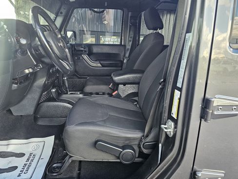 Used 2018 Jeep Wrangler Unlimited Sport image 14