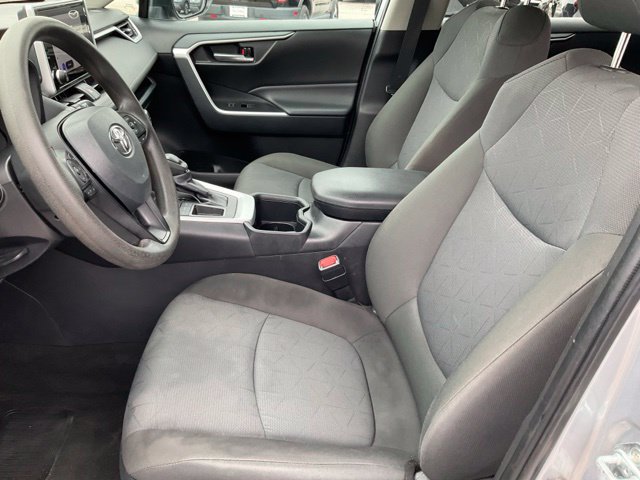 Used 2025 Toyota RAV4 XLE FWD image 5