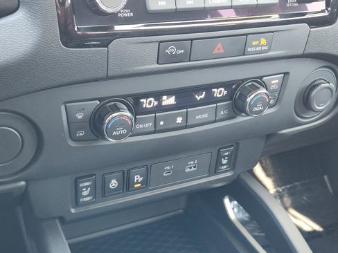 Used 2024 Nissan Frontier SV w/ SV Convenience Package image 21