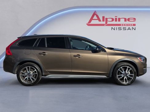 Used 2018 Volvo V60 T5 Cross Country image 6