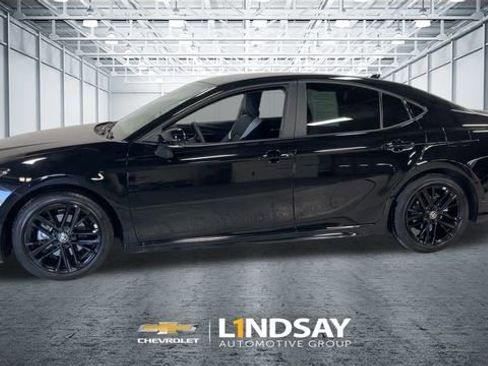 Used 2025 Toyota Camry SE image 6