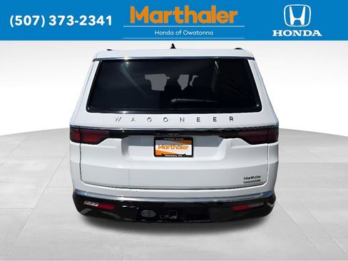 Used 2024 Jeep Wagoneer Series II w/ Flexible Seating Group AWD/4WD image 4