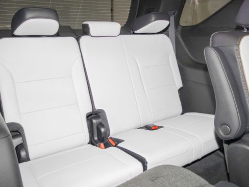 New 2026 Chevrolet Traverse High Country image 12