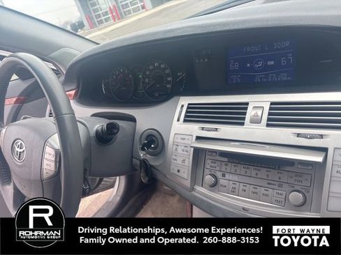 Used 2005 Toyota Avalon XLS image 10