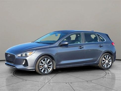 Used 2019 Hyundai Elantra GT image 3