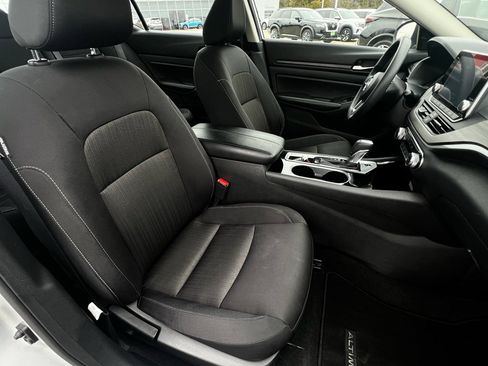 Used 2024 Nissan Altima 2.5 SV image 18