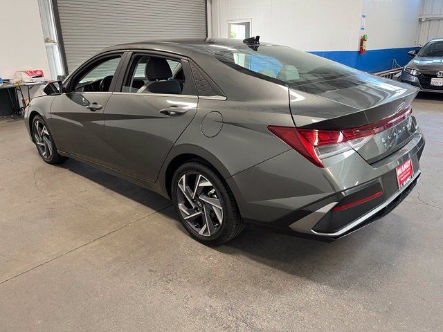 Used 2025 Hyundai Elantra Limited FWD image 5