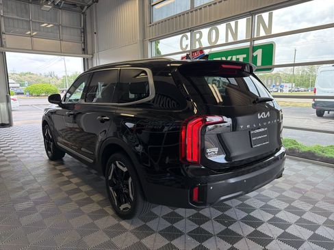 Used 2025 Kia Telluride S FWD image 4