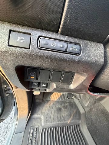 Used 2024 Nissan Frontier PRO-4X w/ Technology Package AWD/4WD image 36
