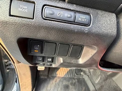 Used 2024 Nissan Frontier PRO-4X w/ Technology Package AWD/4WD image 36