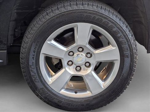 Used 2017 Chevrolet Suburban LT image 25
