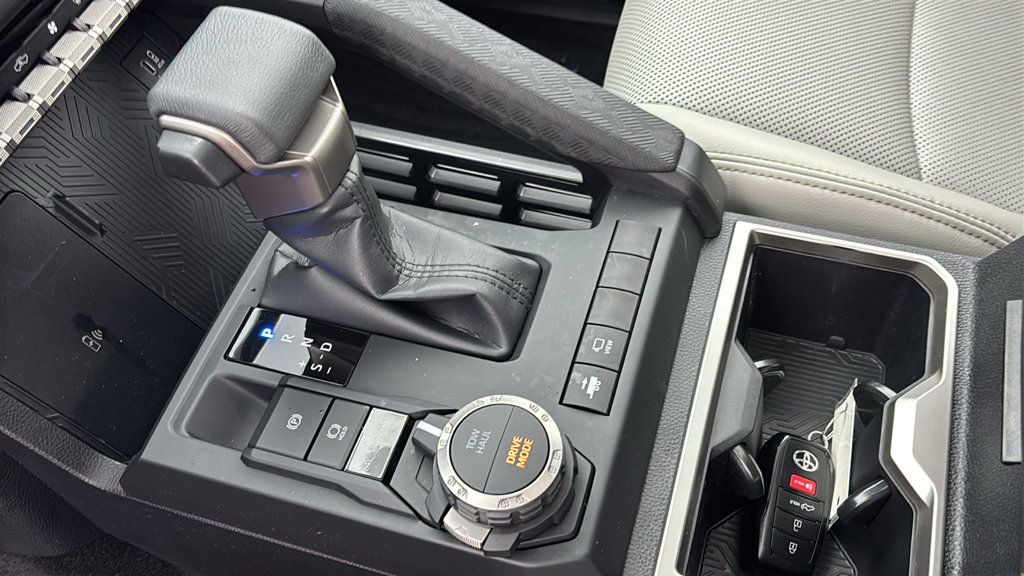 Used 2025 Toyota Tacoma Limited AWD/4WD image 23