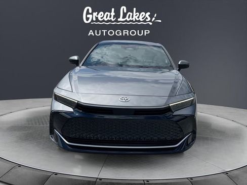 Used 2023 Toyota Crown Platinum image 8