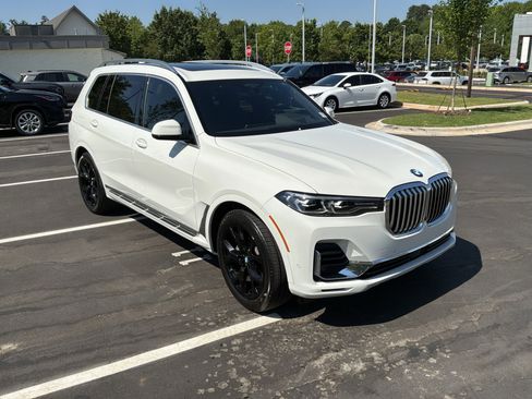 Used 2021 BMW X7 xDrive40i w/ Executive Package AWD/4WD image 2