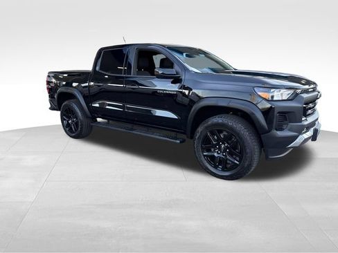 Used 2024 Chevrolet Colorado Trail Boss w/ Technology Package AWD/4WD image 7