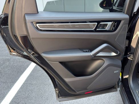 Used 2021 Porsche Cayenne Turbo S image 49
