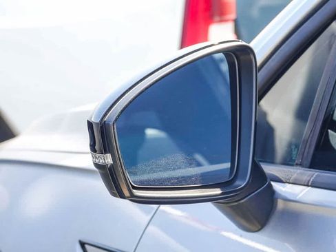 Used 2022 Volkswagen Tiguan SE R-Line image 16