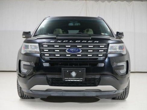 Used 2017 Ford Explorer XLT w/ Equipment Group 201A image 8