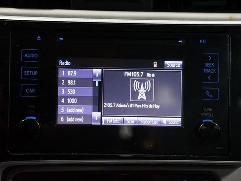 Used 2018 Toyota Corolla LE FWD image 16