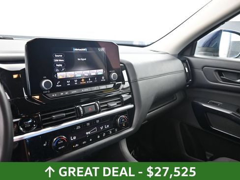 Used 2025 Nissan Pathfinder SV FWD image 23