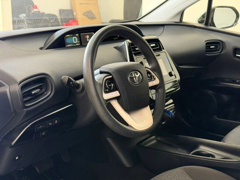 Used 2017 Toyota Prius Two w/ Prius Two Safety Plus Package FWD image 17