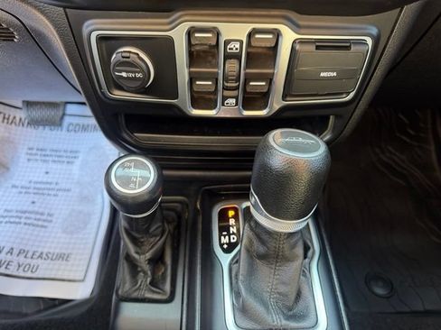 Used 2021 Jeep Gladiator Sport AWD/4WD image 17