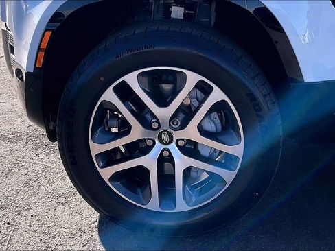 Used 2024 Land Rover Defender 110 X-Dynamic SE image 9