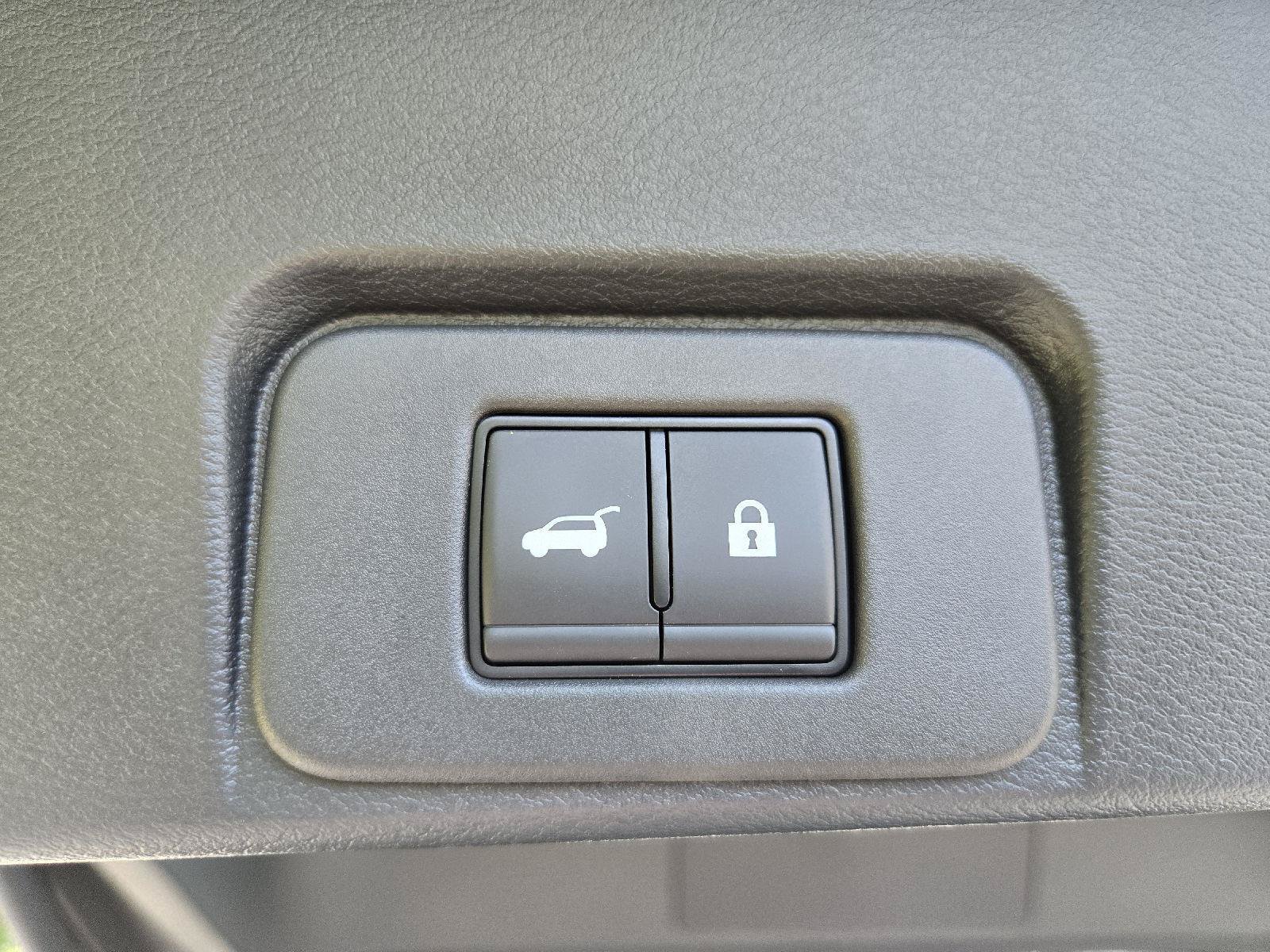 Used 2025 Nissan Rogue SL AWD/4WD image 10