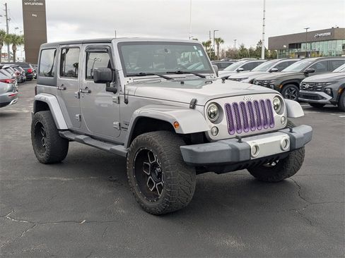 Used 2015 Jeep Wrangler Unlimited Sahara w/ Connectivity Group image 3