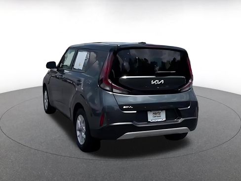 Used 2025 Kia Soul LX w/ LX Technology Package FWD image 10